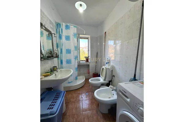 Shtepi me qera Apartament ne Tirane, 2+1, Mobilimi E mobiluar, Pagesa 450  Euro.