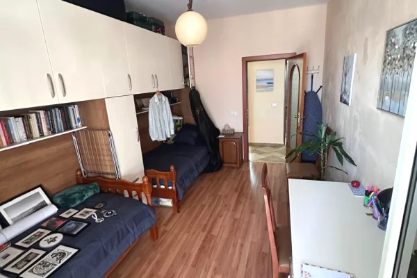 Shtepi me qera Apartament ne Tirane, 2+1, Mobilimi E mobiluar, Pagesa 75,000  Leke.