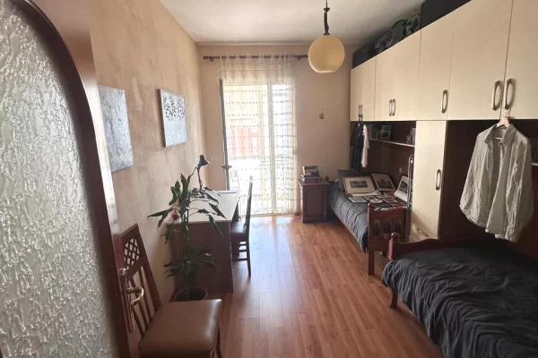 Shtepi me qera Apartament ne Tirane, 2+1, Mobilimi E mobiluar, Pagesa 75,000  Leke.