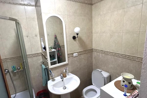 Shtepi me qera Apartament ne Tirane, 2+1, Mobilimi E mobiluar, Pagesa 75,000  Leke.