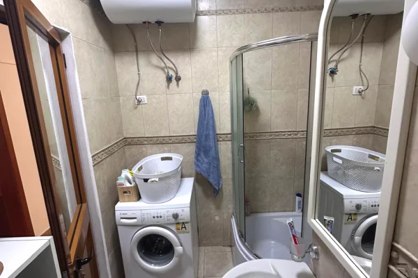Shtepi me qera Apartament ne Tirane, 2+1, Mobilimi E mobiluar, Pagesa 75,000  Leke.