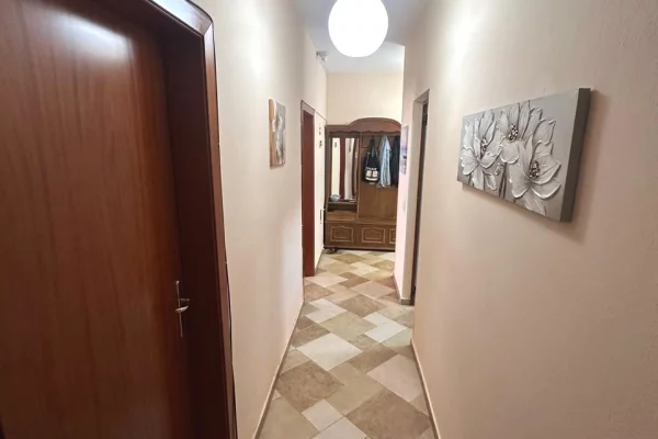 Shtepi me qera Apartament ne Tirane, 2+1, Mobilimi E mobiluar, Pagesa 75,000  Leke.