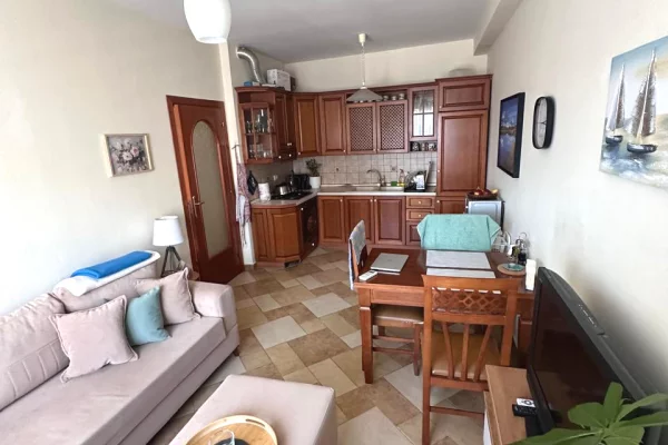 Shtepi me qera Apartament ne Tirane, 2+1, Mobilimi E mobiluar, Pagesa 75,000  Leke.