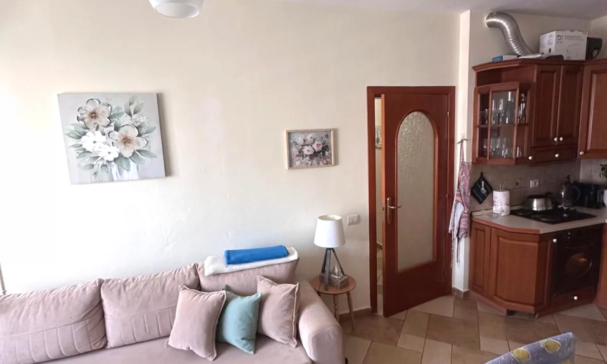 Shtepi me qera Apartament ne Tirane, 2+1, Mobilimi E mobiluar, Pagesa 75,000  Leke.