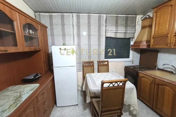 Shtepi me qera Apartament ne Tirane, 2+1, Mobilimi Pjeserisht e mobiluar, Pagesa 500  Euro.