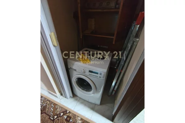 Shtepi me qera Apartament ne Tirane, 2+1, Mobilimi Pjeserisht e mobiluar, Pagesa 500  Euro.