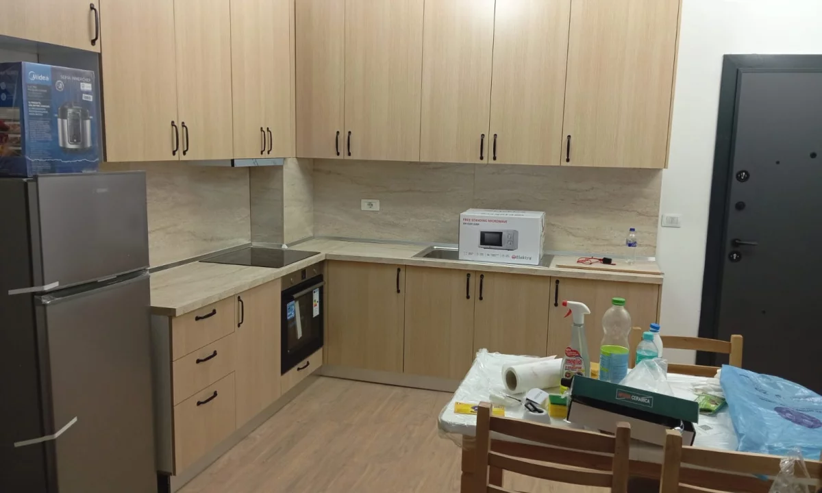 Shtepi me qera Apartament ne Tirane, 1+1, Mobilimi E mobiluar, Pagesa 50,000  Leke.