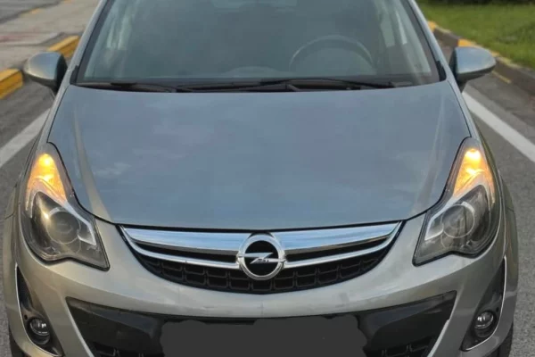 Makina ne shitje ne Elbasan, Opel, 2011 Benzine,Kambio Automatik Pagesa 6,499  Euro.