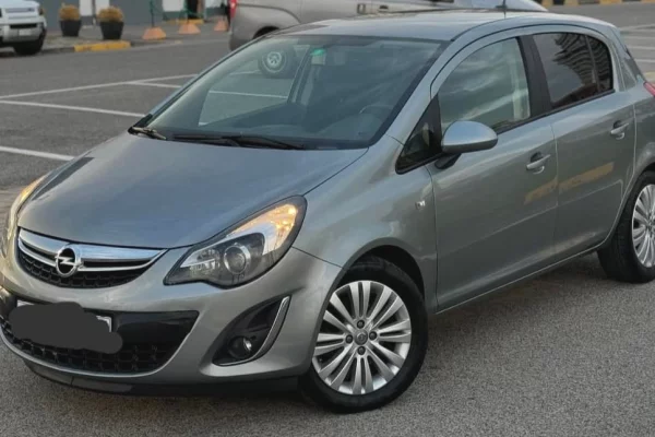 Makina ne shitje ne Elbasan, Opel, 2011 Benzine,Kambio Automatik Pagesa 6,499  Euro.