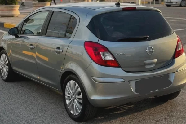 Makina ne shitje ne Elbasan, Opel, 2011 Benzine,Kambio Automatik Pagesa 6,499  Euro.