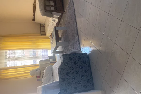 Shtepi me qera 2+1 ne Tirane - 370 Euro