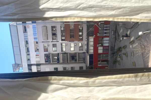 Shtepi me qera Apartament ne Tirane, 2+1, Mobilimi E mobiluar, Pagesa 370  Euro.