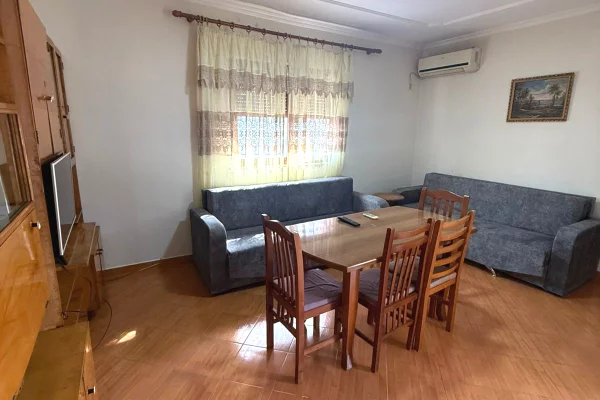 Shtepi me qera Apartament ne Tirane, 2+1, Mobilimi E mobiluar, Pagesa 40,000  Leke.