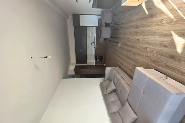 Shtepi me qera Apartament ne Tirane, 2+1, Mobilimi E mobiluar, Pagesa 60,000  Leke.