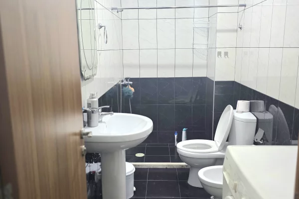 Shtepi me qera Apartament ne Tirane, 1+1, Mobilimi E mobiluar, Pagesa 40,000  Leke.