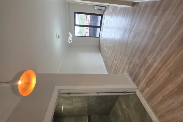Shtepi ne shitje Apartament ne Tirane, 2+1, Mobilimi Pjeserisht e mobiluar, Pagesa 268,000  Euro.