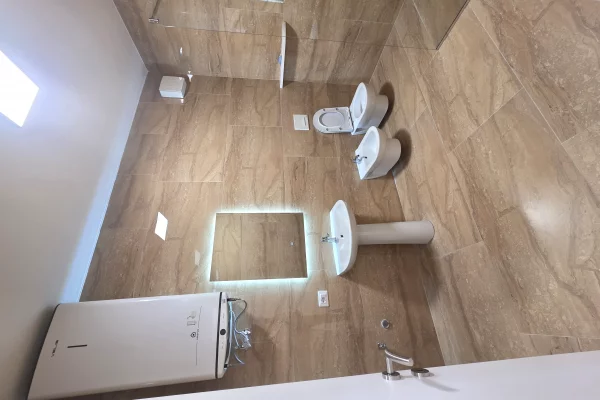 Shtepi ne shitje Apartament ne Tirane, 2+1, Mobilimi Pjeserisht e mobiluar, Pagesa 268,000  Euro.