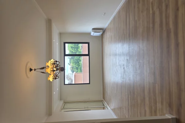 Shtepi ne shitje Apartament ne Tirane, 2+1, Mobilimi Pjeserisht e mobiluar, Pagesa 268,000  Euro.