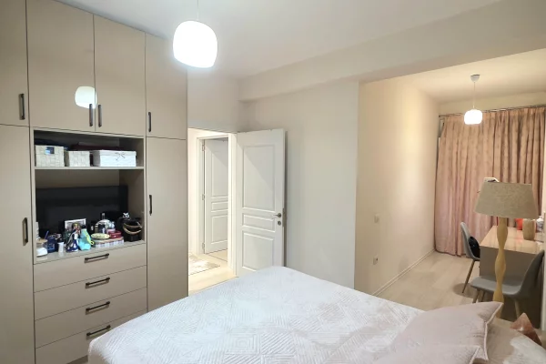 Shtepi ne shitje Apartament ne Tirane, 2+1, Mobilimi E mobiluar, Pagesa 19,700,000  Leke.