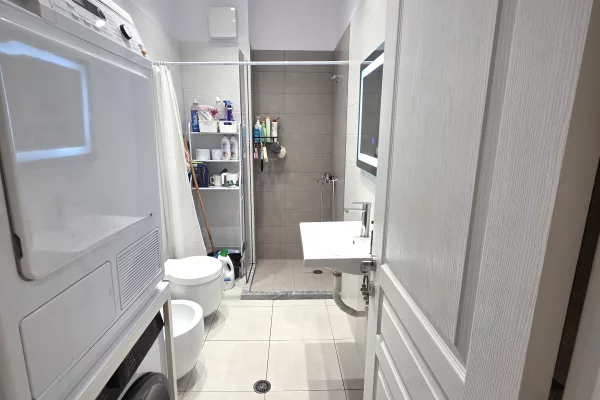 Shtepi ne shitje Apartament ne Tirane, 2+1, Mobilimi E mobiluar, Pagesa 19,700,000  Leke.