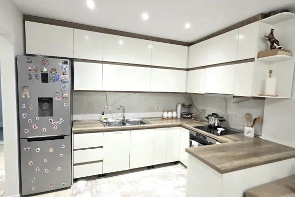 Shtepi ne shitje Apartament ne Tirane, 2+1, Mobilimi E mobiluar, Pagesa 19,700,000  Leke.