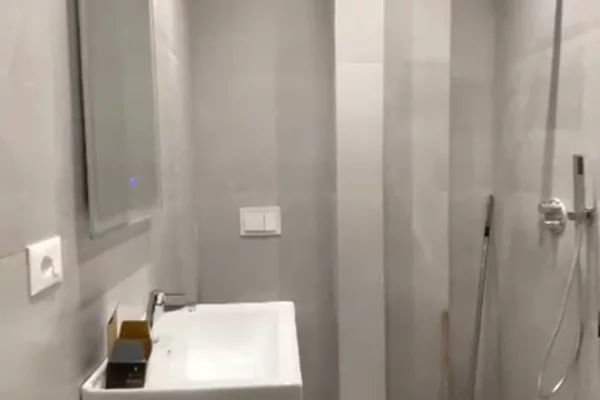 Shtepi ne shitje Apartament ne Tirane, 1+1, Mobilimi Bosh, pa mobiluar, Pagesa 150,000  Euro.