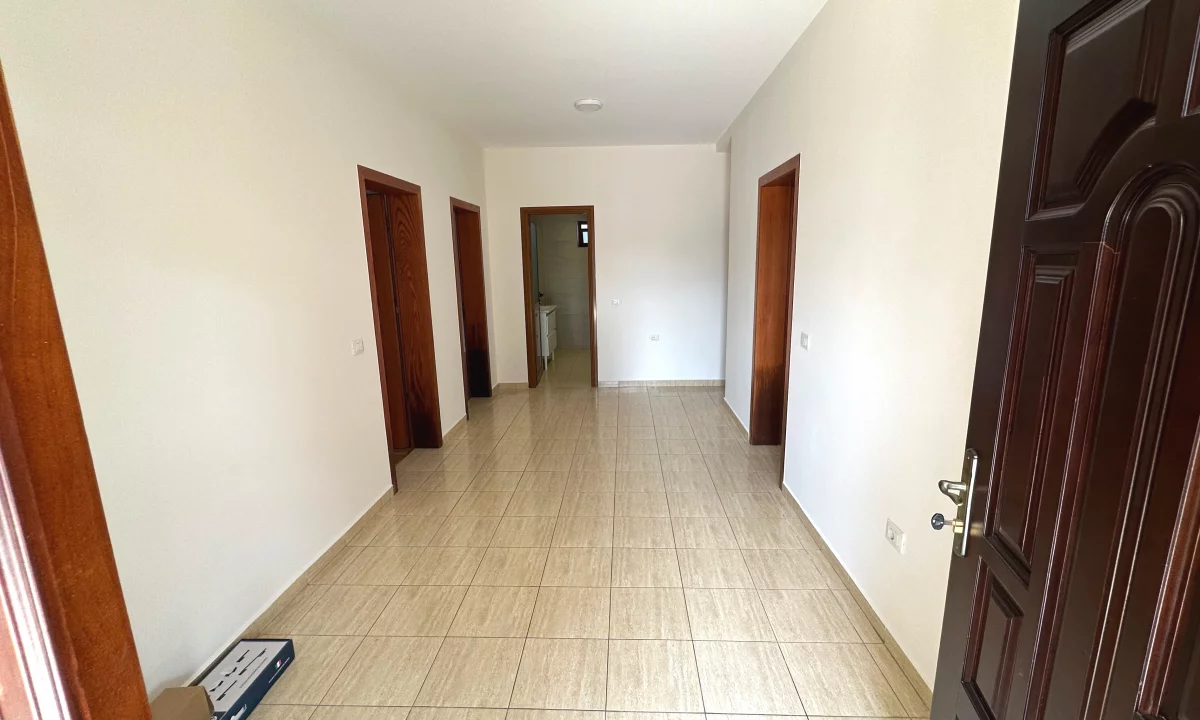 Shtepi me qera Shtepi Private ne Tirane, 2+1, Mobilimi Pjeserisht e mobiluar, Pagesa 54,000  Leke.