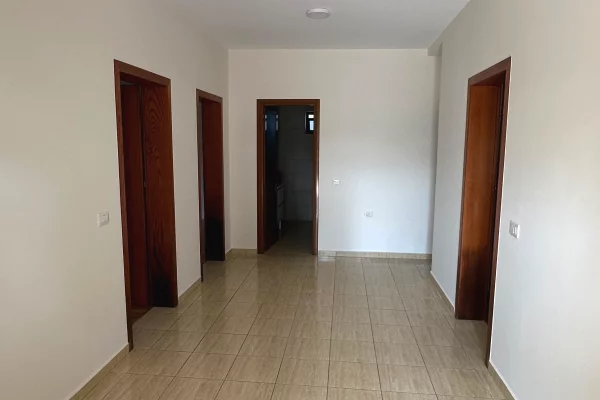 Shtepi me qera Shtepi Private ne Tirane, 2+1, Mobilimi Pjeserisht e mobiluar, Pagesa 54,000  Leke.