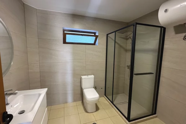 Shtepi me qera Shtepi Private ne Tirane, 2+1, Mobilimi Pjeserisht e mobiluar, Pagesa 54,000  Leke.