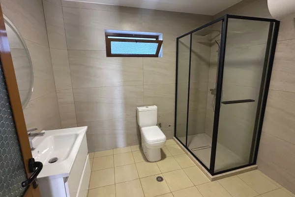 Shtepi me qera Shtepi Private ne Tirane, 2+1, Mobilimi Pjeserisht e mobiluar, Pagesa 54,000  Leke.