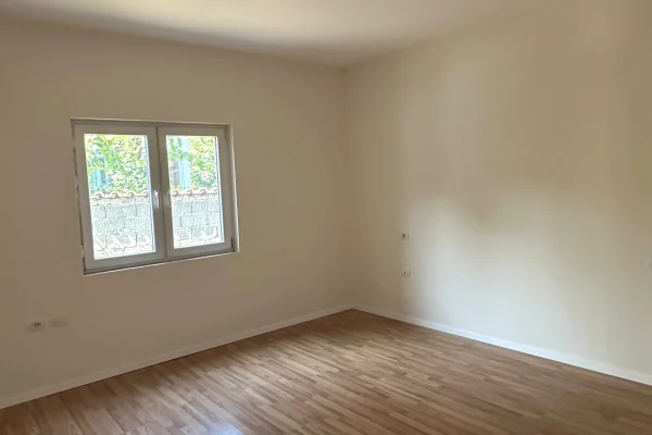 Shtepi me qera Shtepi Private ne Tirane, 2+1, Mobilimi Pjeserisht e mobiluar, Pagesa 54,000  Leke.