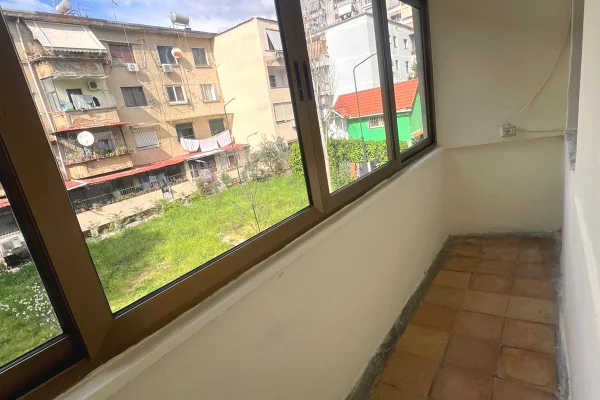 Shtepi me qera Apartament ne Tirane, 1+1, Mobilimi E mobiluar, Pagesa 45,000  Leke.
