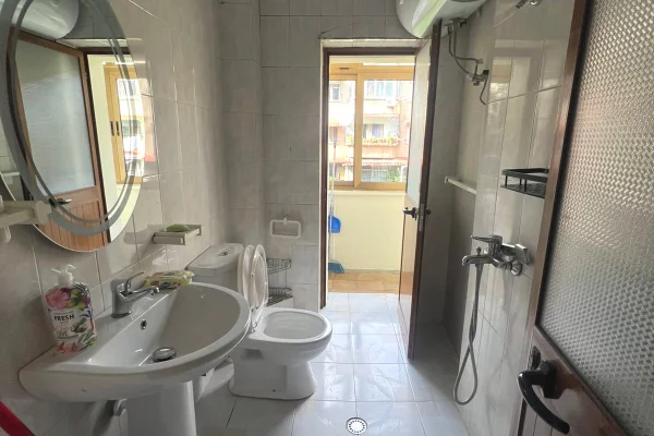 Shtepi me qera Apartament ne Tirane, 1+1, Mobilimi E mobiluar, Pagesa 45,000  Leke.