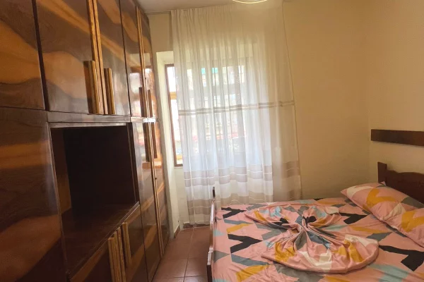 Shtepi me qera Apartament ne Tirane, 1+1, Mobilimi E mobiluar, Pagesa 45,000  Leke.