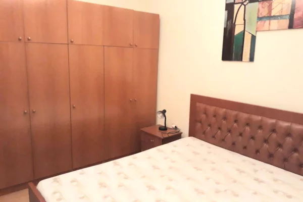 Shtepi me qera Apartament ne Tirane, 2+1, Mobilimi E mobiluar, Pagesa 60,000  Leke.