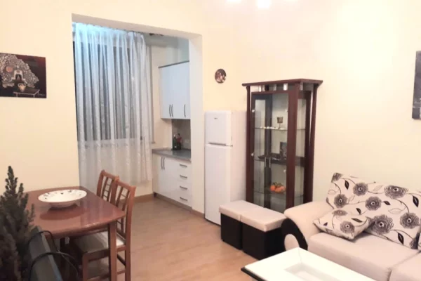 Shtepi me qera Apartament ne Tirane, 2+1, Mobilimi E mobiluar, Pagesa 60,000  Leke.