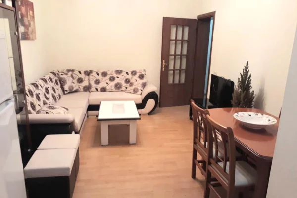 Shtepi me qera 2+1 ne Tirane - 60,000 Leke