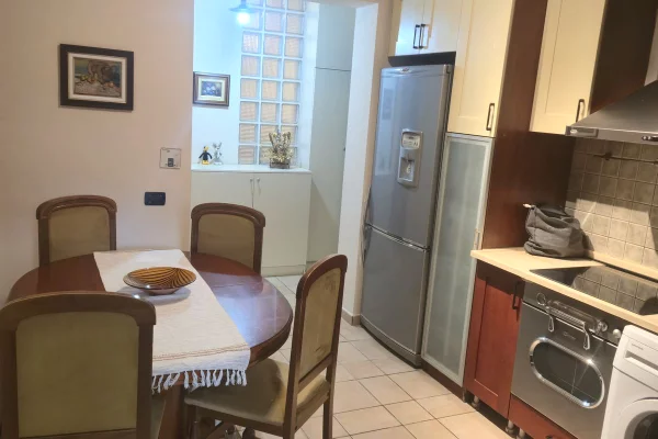 Shtepi me qera Apartament ne Tirane, 1+1, Mobilimi E mobiluar, Pagesa 53,000  Leke.