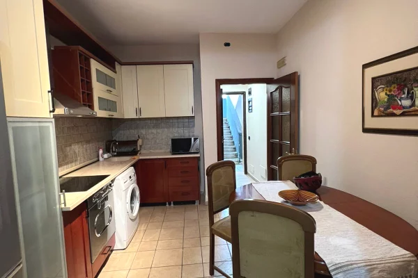 Shtepi me qera Apartament ne Tirane, 1+1, Mobilimi E mobiluar, Pagesa 53,000  Leke.