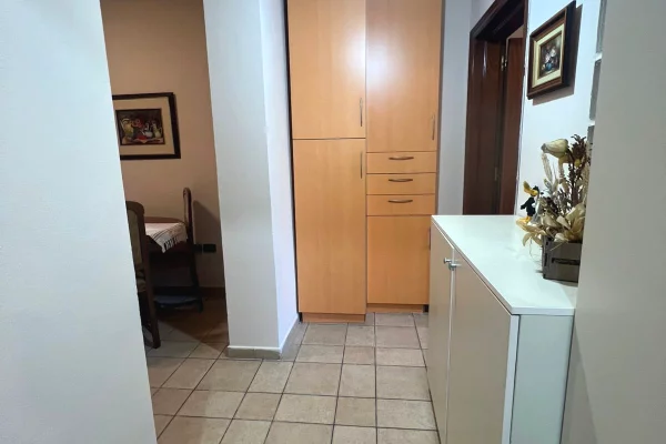 Shtepi me qera Apartament ne Tirane, 1+1, Mobilimi E mobiluar, Pagesa 53,000  Leke.