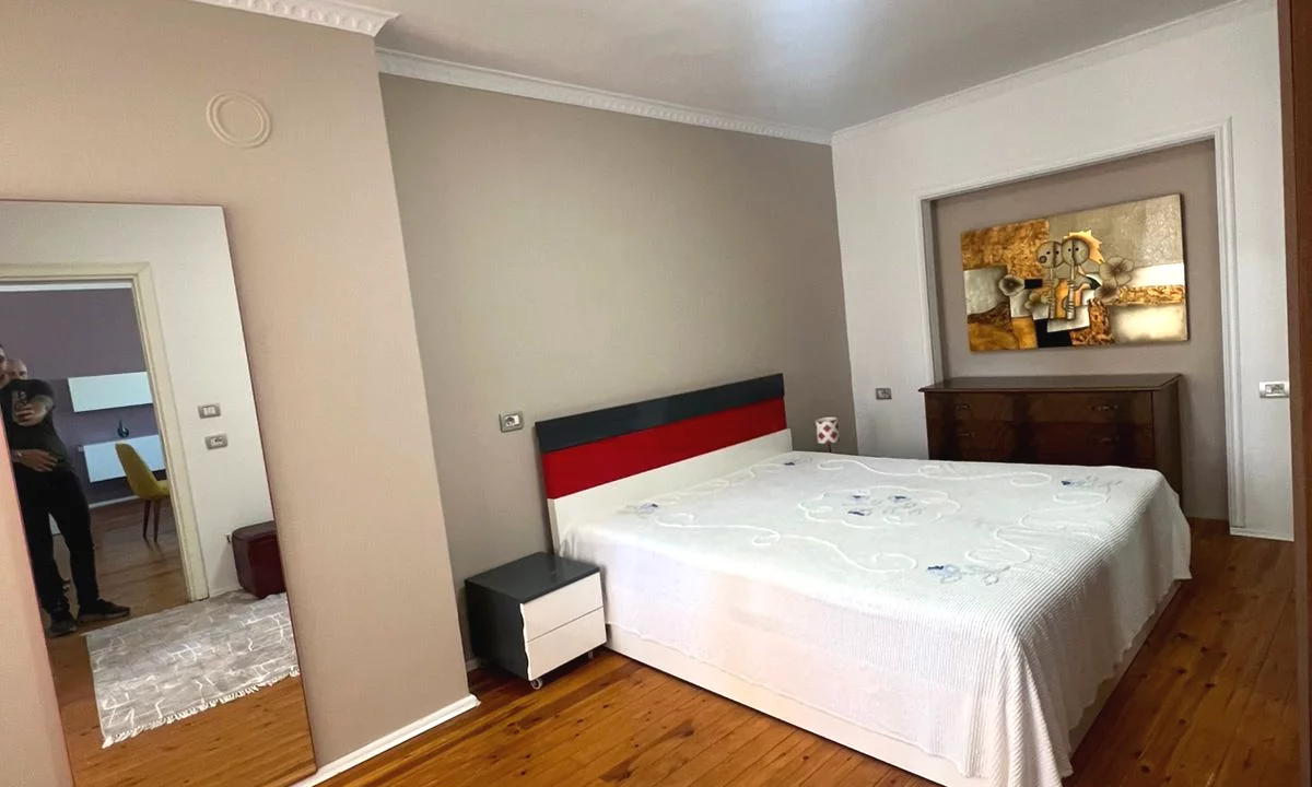 Shtepi me qera Apartament ne Tirane, 2+1, Mobilimi E mobiluar, Pagesa 700  Euro.