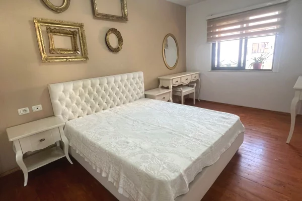 Shtepi me qera Apartament ne Tirane, 2+1, Mobilimi E mobiluar, Pagesa 700  Euro.