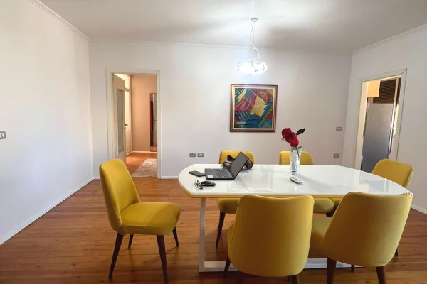 Shtepi me qera Apartament ne Tirane, 2+1, Mobilimi E mobiluar, Pagesa 700  Euro.