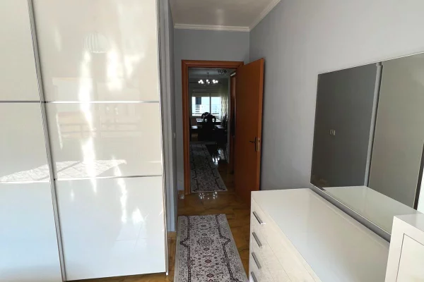 Shtepi me qera Apartament ne Tirane, 2+1, Mobilimi E mobiluar, Pagesa 70,000  Leke.