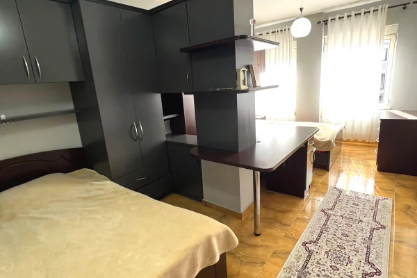 Shtepi me qera Apartament ne Tirane, 2+1, Mobilimi E mobiluar, Pagesa 70,000  Leke.