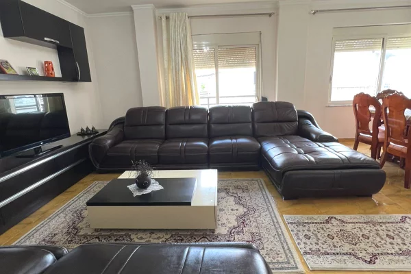 Shtepi me qera Apartament ne Tirane, 2+1, Mobilimi E mobiluar, Pagesa 70,000  Leke.