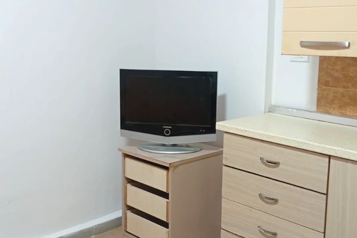 Shtepi me qera Shtepi Private ne Tirane, Garsoniere, Mobilimi Pjeserisht e mobiluar, Pagesa 25,000  Leke.