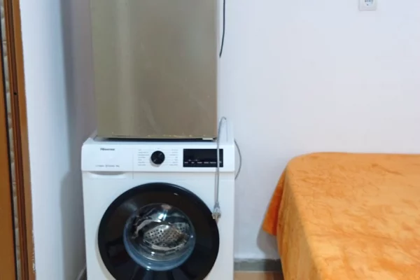 Shtepi me qera Shtepi Private ne Tirane, Garsoniere, Mobilimi Pjeserisht e mobiluar, Pagesa 25,000  Leke.