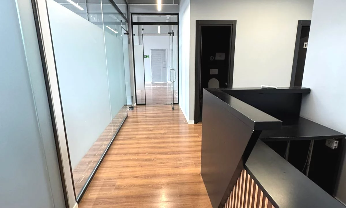 ZYRE PER QERA 740 M2 ALI DEM