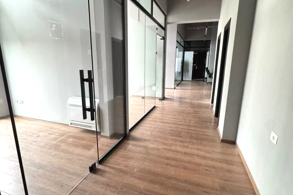 ZYRE PER QERA 740 M2 ALI DEM